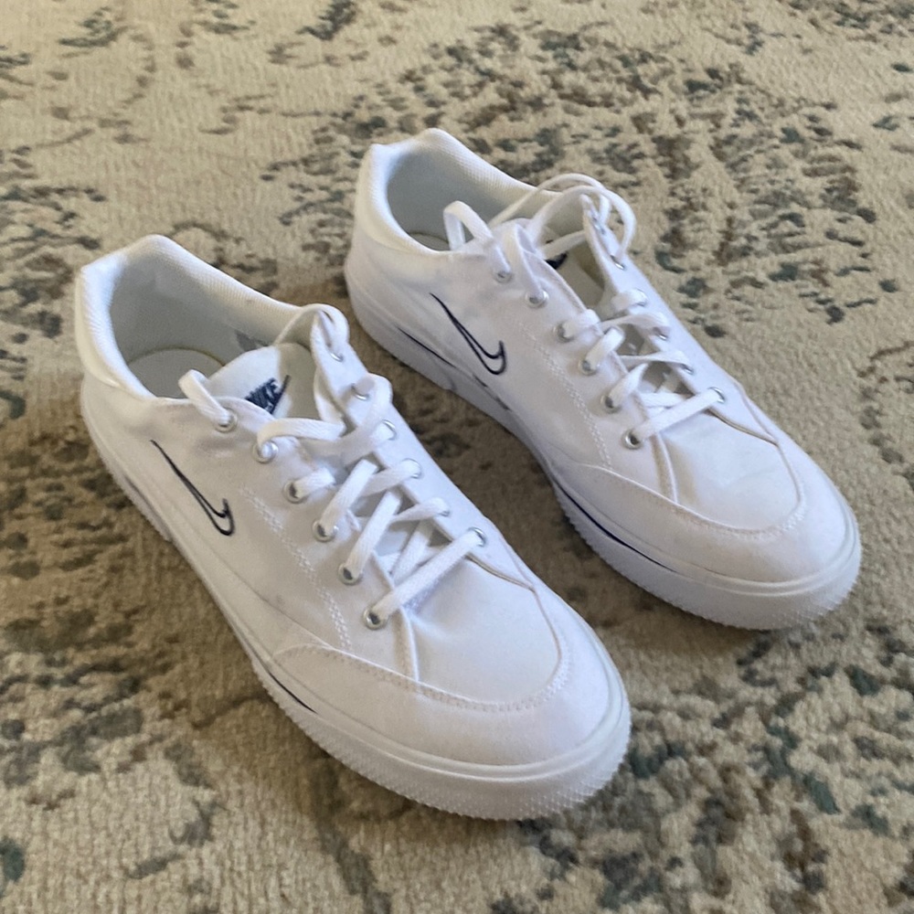 Mens white Nike canvas sneakers
